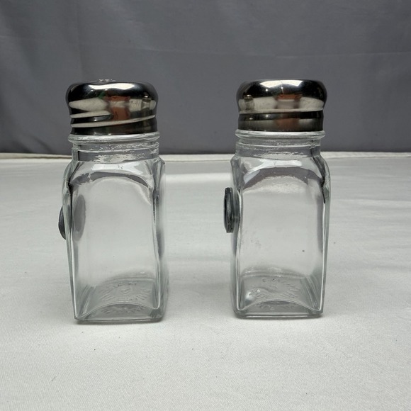 Philadelphia Eagles NFL Glass Salt Pepper Shaker Set Metal Logo - Picture 2 of 8